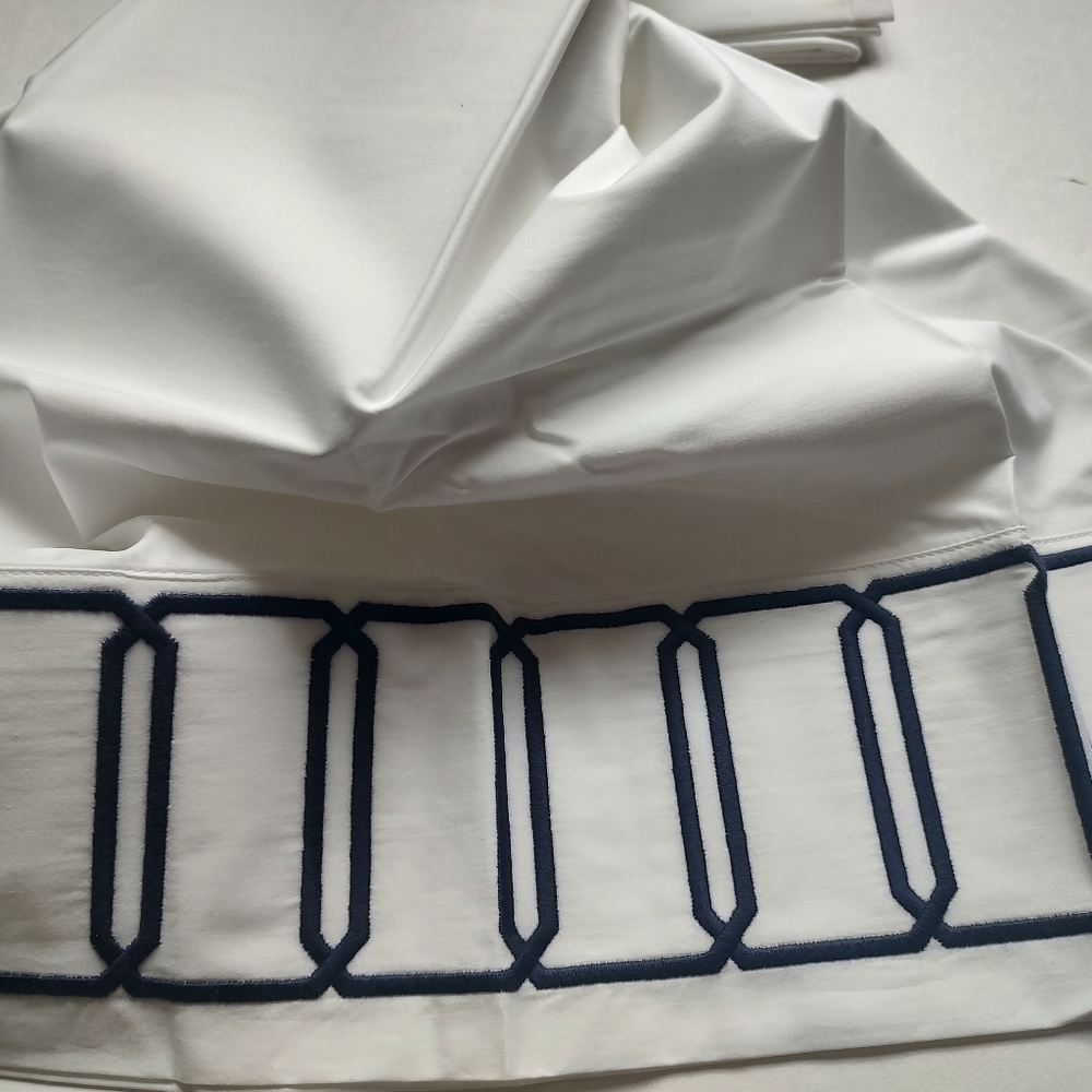 Williams Sonoma Grand Cancello 2 King Pillow Case s White Navy Blue Embroidered - Picture 9 of 12